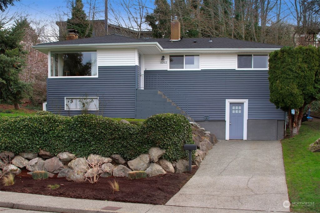 Photo of 5202 38th Avenue SW, Seattle, WA 98126 (MLS # 2205051)