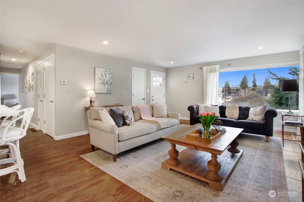 Photo of 5202 38th Avenue SW, Seattle, WA 98126 (MLS # 2205051)