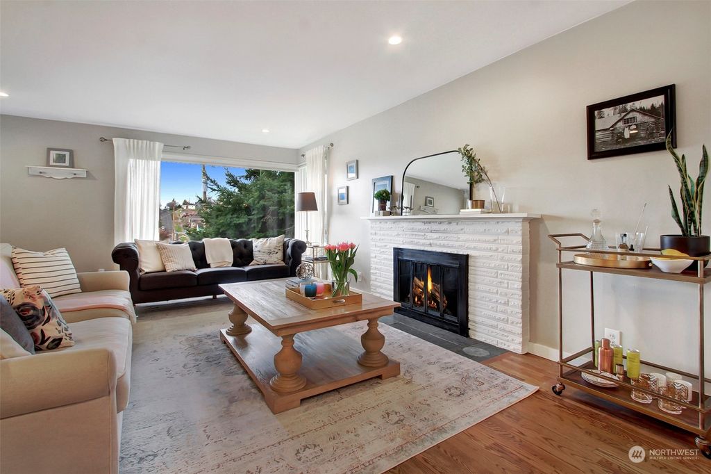 Photo of 5202 38th Avenue SW, Seattle, WA 98126 (MLS # 2205051)