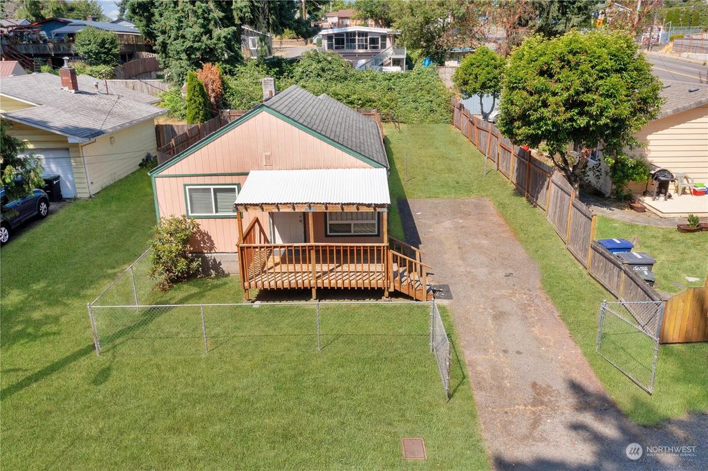 Photo of 12809 4th Avenue S, Burien, WA 98168 (MLS # 2138048)