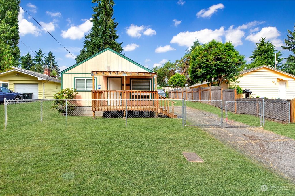 Photo of 12809 4th Avenue S, Burien, WA 98168 (MLS # 2138048)