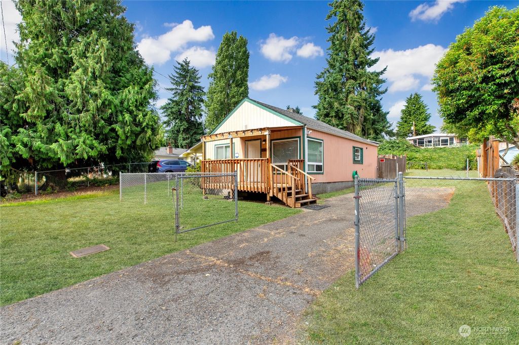 Photo of 12809 4th Avenue S, Burien, WA 98168 (MLS # 2138048)