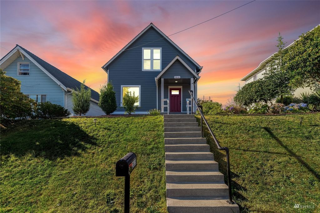 Photo of 2818 Everett Avenue, Everett, WA 98201 (MLS # 1986557)