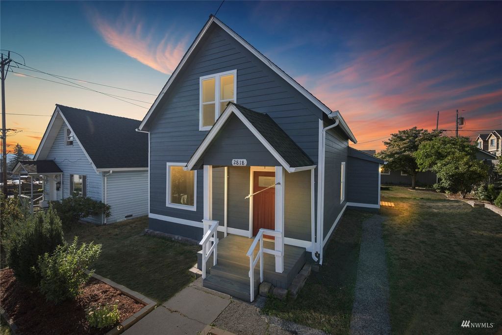 Photo of 2818 Everett Avenue, Everett, WA 98201 (MLS # 1986557)