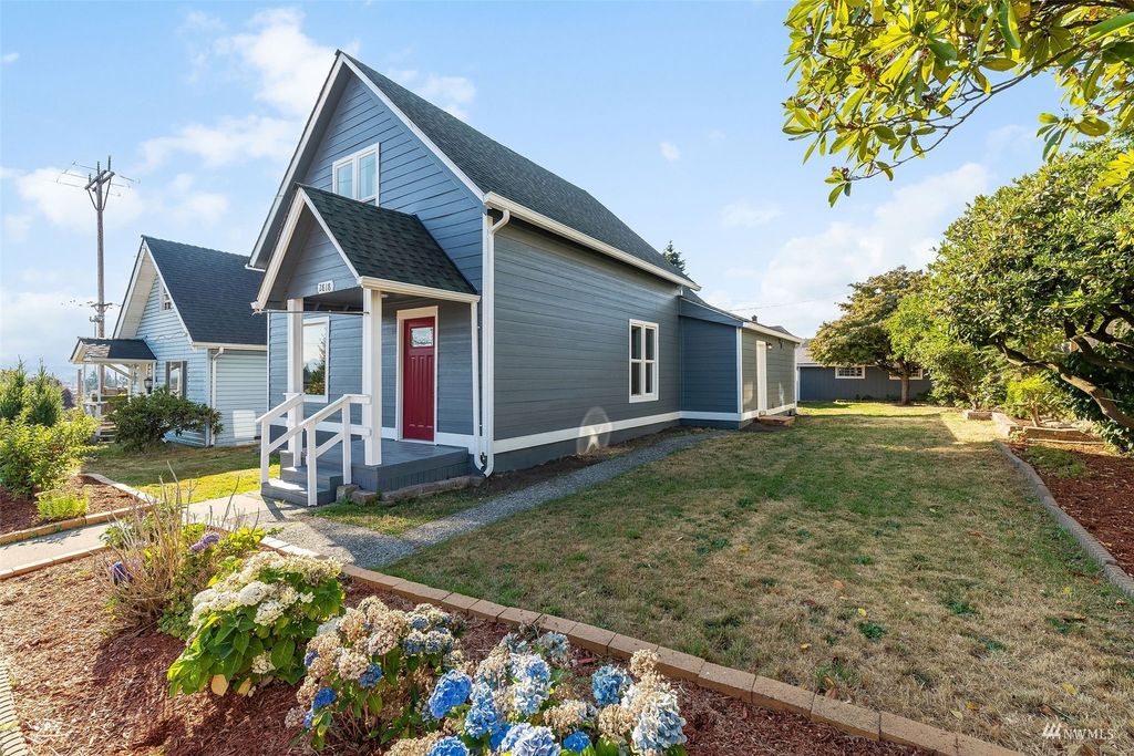 Photo of 2818 Everett Avenue, Everett, WA 98201 (MLS # 1986557)