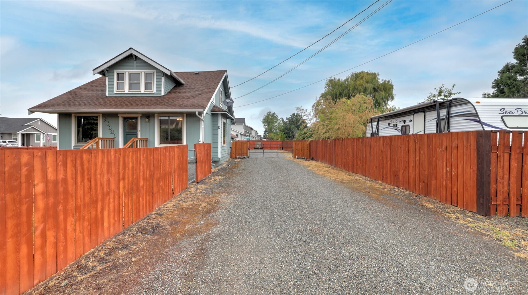 3107 Roosevelt Avenue E