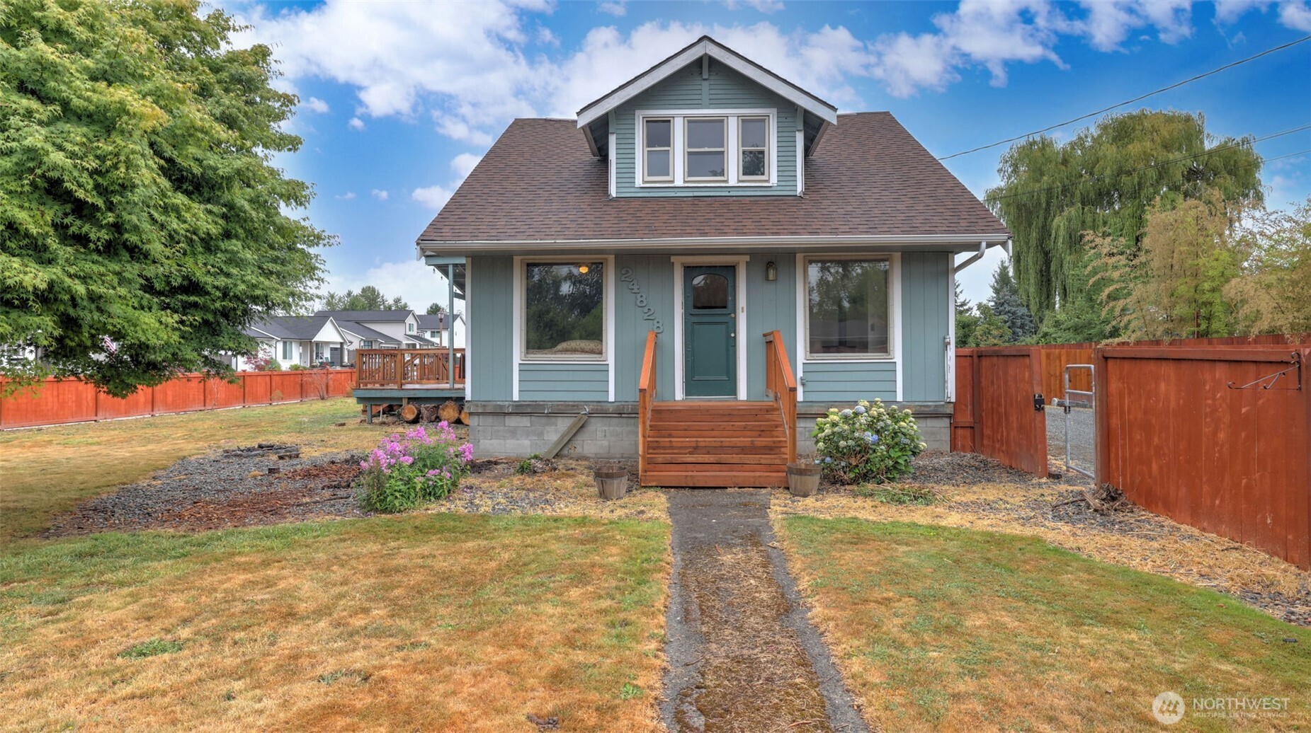3107 Roosevelt Avenue E