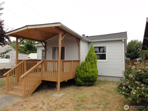 Photo of 411 7th Street SE, Auburn, WA 98002 (MLS # 2574188)