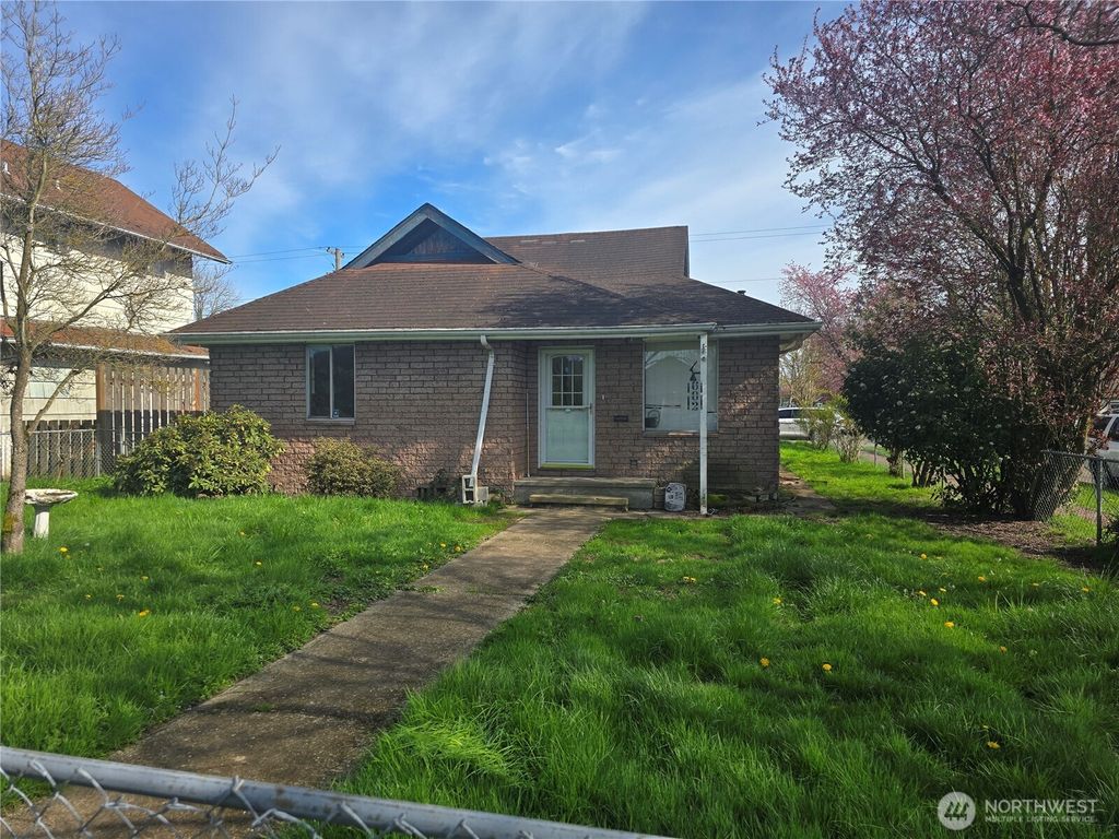 Photo of 602 18th Ave, Longview, WA 98632 (MLS # 2495800)