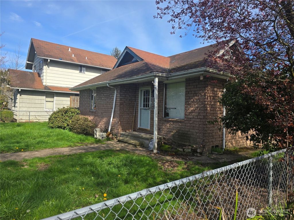 Photo of 602 18th Ave, Longview, WA 98632 (MLS # 2495800)