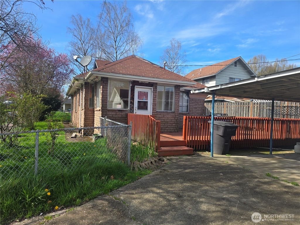 Photo of 602 18th Ave, Longview, WA 98632 (MLS # 2495800)