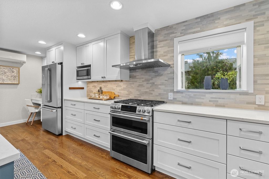 Photo of 5117 S Pearl Street, Seattle, WA 98118 (MLS # 2444965)