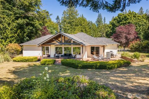 Photo of 552 Elwha Bluffs Road, Port Angeles, WA 98363 (MLS # 2548271)