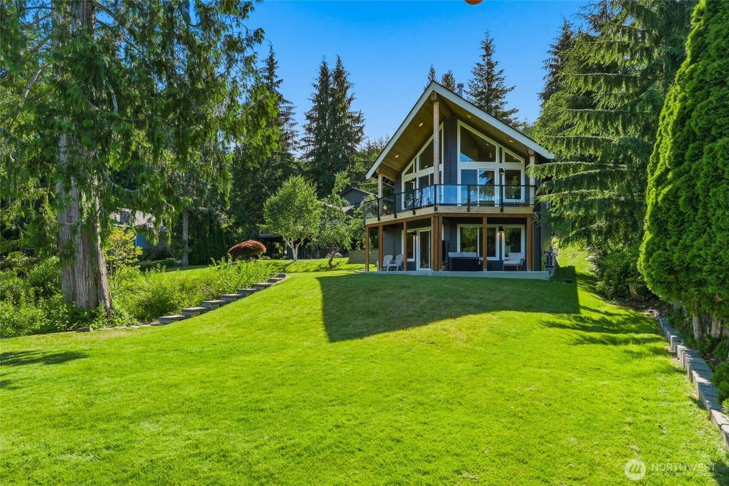 Photo of 1305 SW Lake Roesiger RD, Snohomish, WA 98290 (MLS # 2546490)