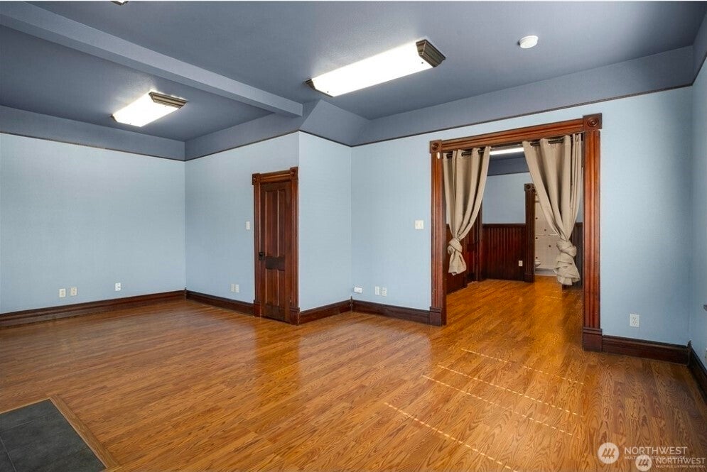 623 W Market Street