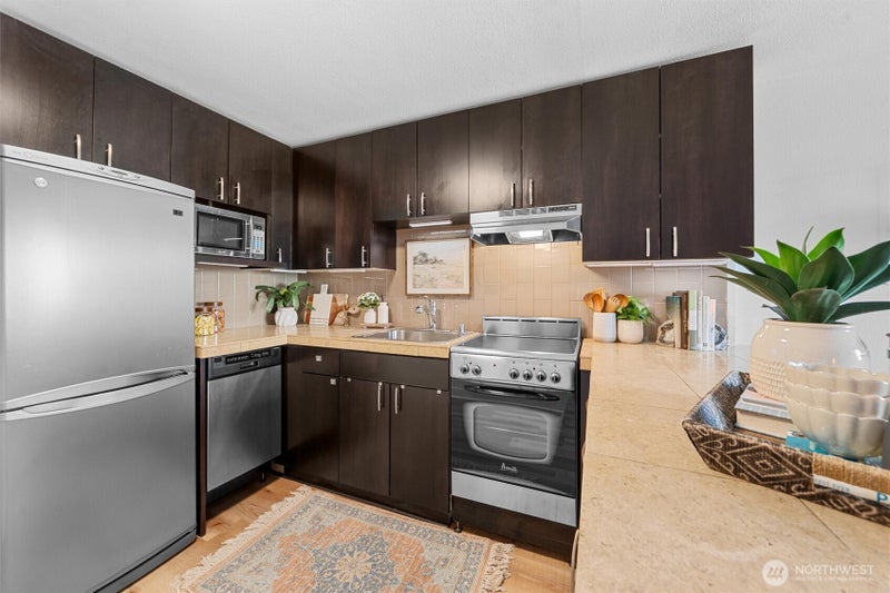 752 Bellevue Avenue E 212