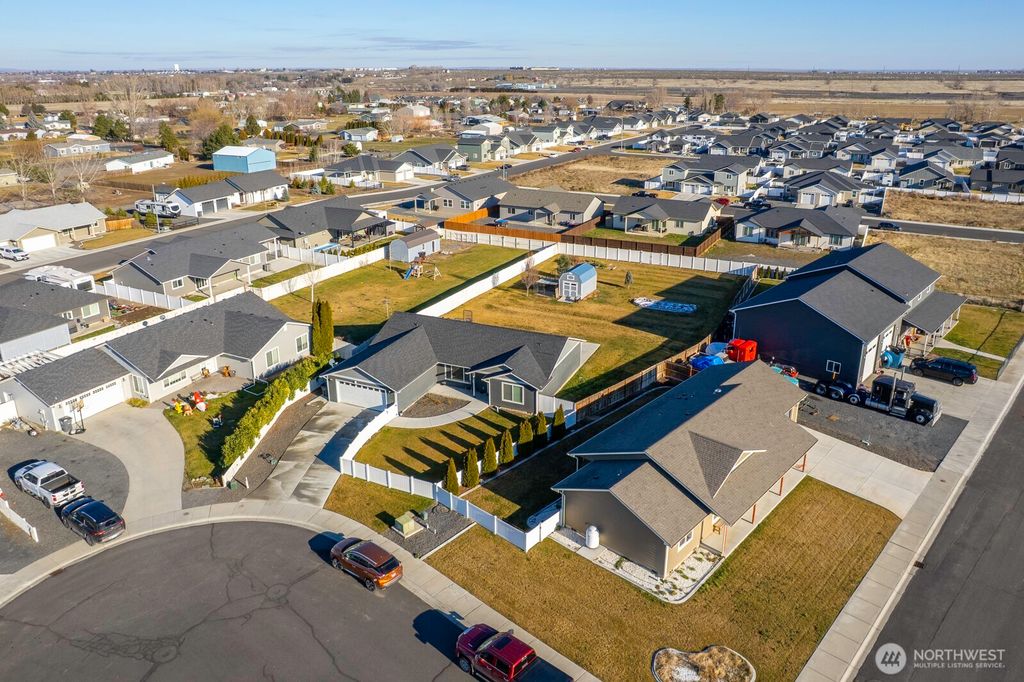 Photo of 19 Royal Circle, Ephrata, WA 98823 (MLS # 2469382)