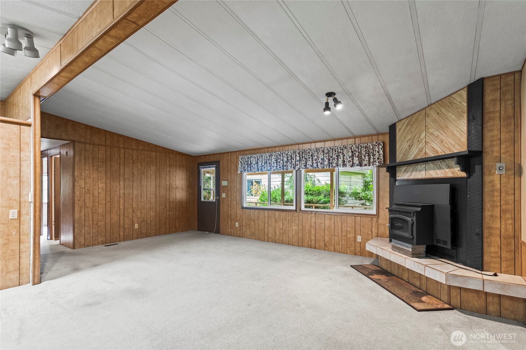 1555 Kimberly Avenue E