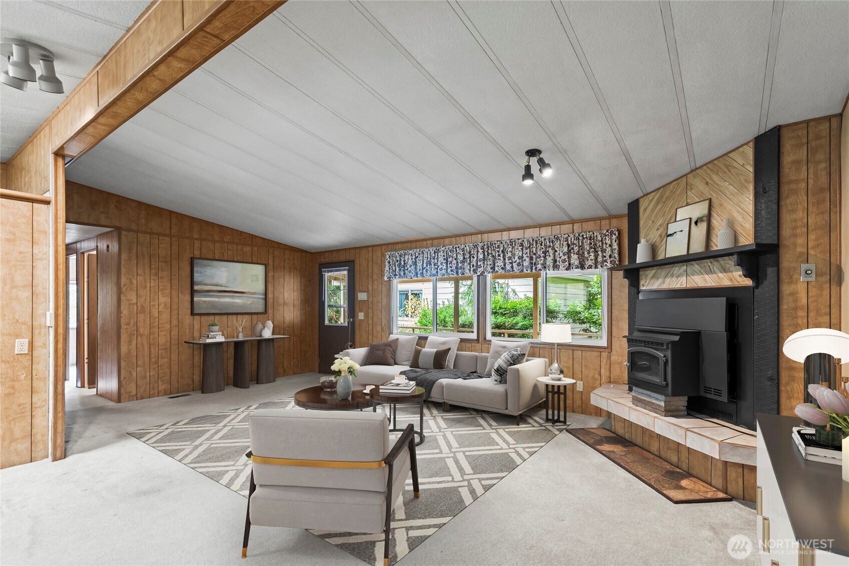 1555 Kimberly Avenue E