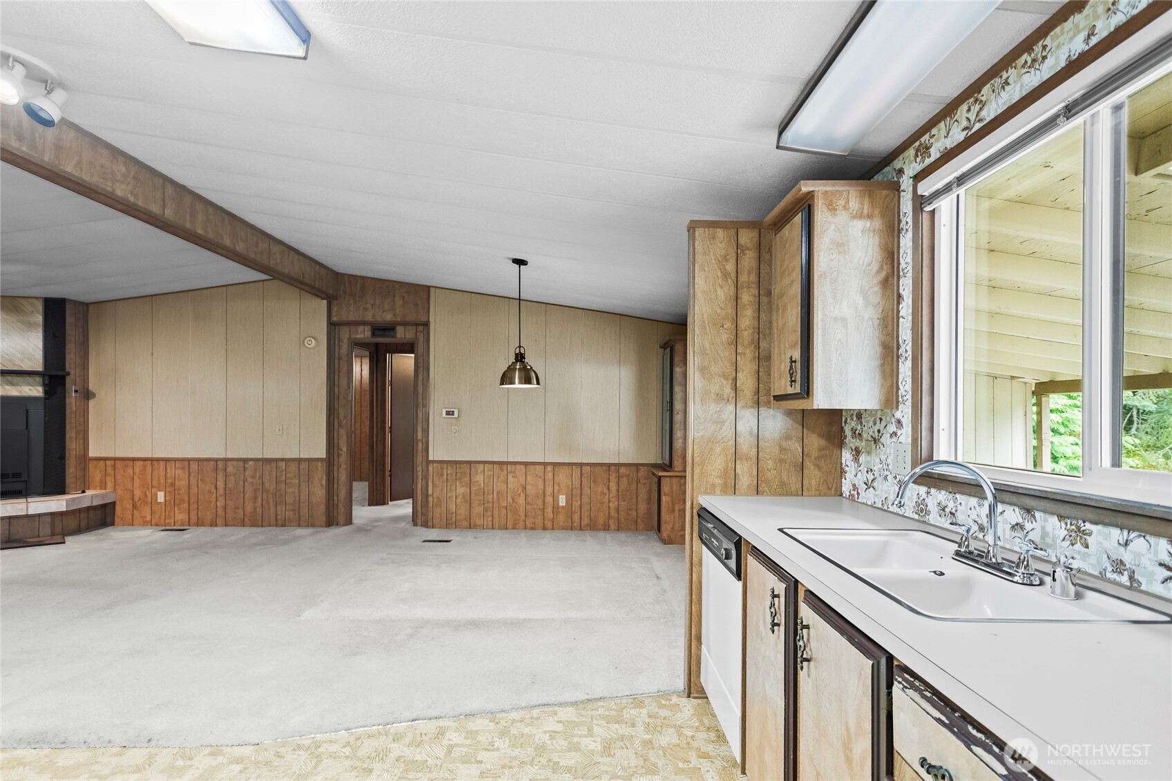 1555 Kimberly Avenue E