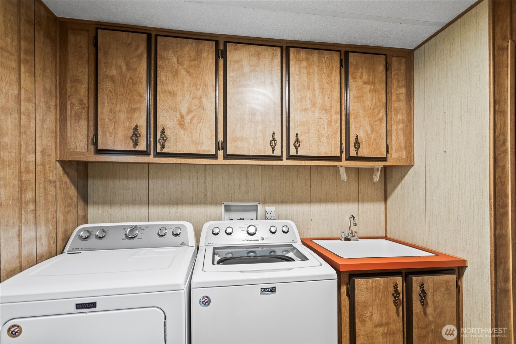 1555 Kimberly Avenue E