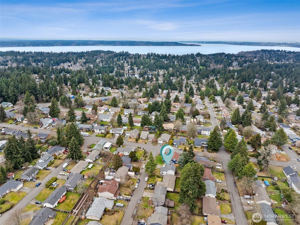 Photo of 33208 37th Ave SW Ave, Federal Way, WA 98023 (MLS # 2333477)