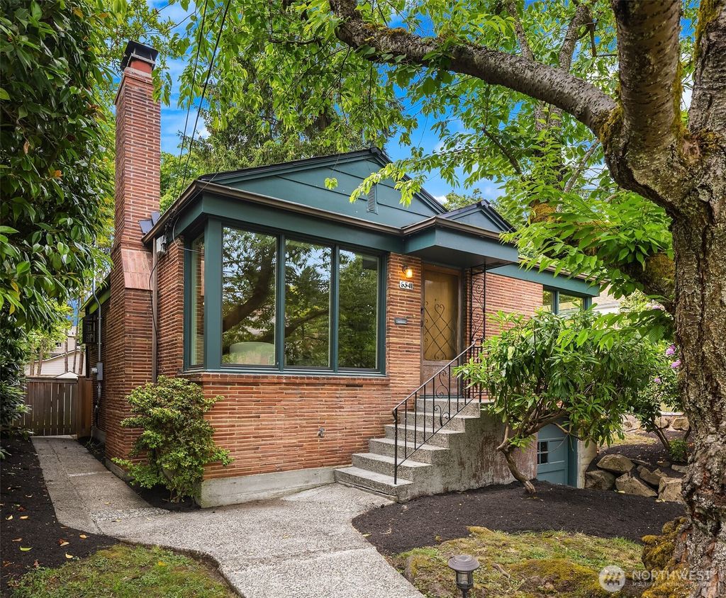 Photo of 6541 45th Avenue NE, Seattle, WA 98115 (MLS # 2391467)