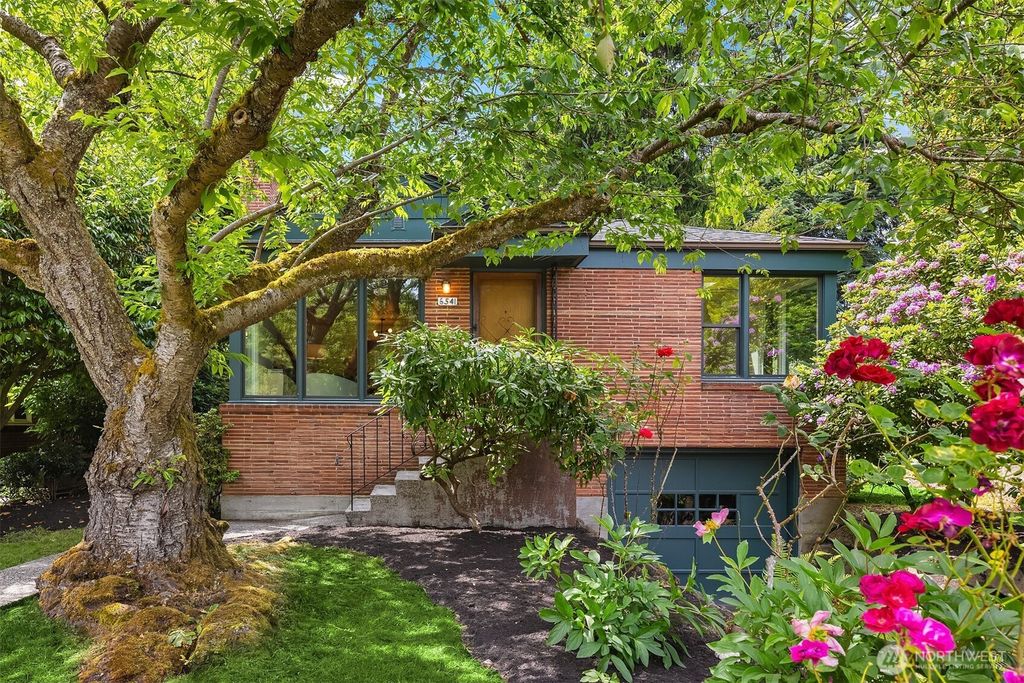 Photo of 6541 45th Avenue NE, Seattle, WA 98115 (MLS # 2391467)