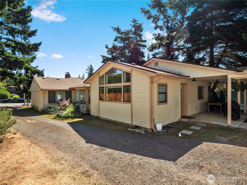 Photo of 1515 3rd Street, Kirkland, WA 98033 (MLS # 2467454)