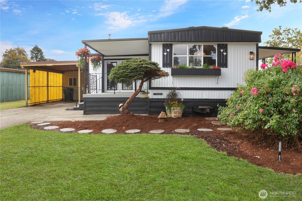 Photo of 3516 Harrison Avenue #E, Centralia, WA 98531 (MLS # 2585344)