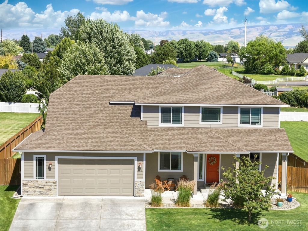 Photo of 43 Chapelwood AVE, Walla Walla, WA 99362 (MLS # 2542348)