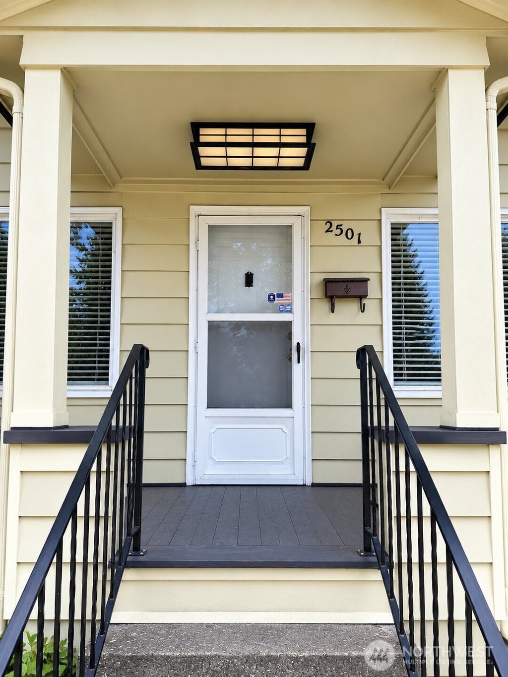 Photo of 2501 Fulton Street ST, Everett, WA 98201 (MLS # 2592767)