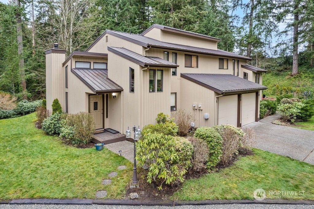 Photo of 923 57th Street SE, Everett, WA 98203 (MLS # 2193151)