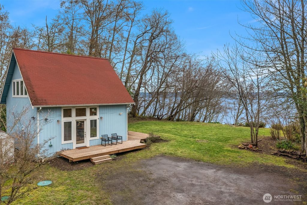 Photo of 16526 87th Avenue SW, Vashon, WA 98070 (MLS # 2496600)