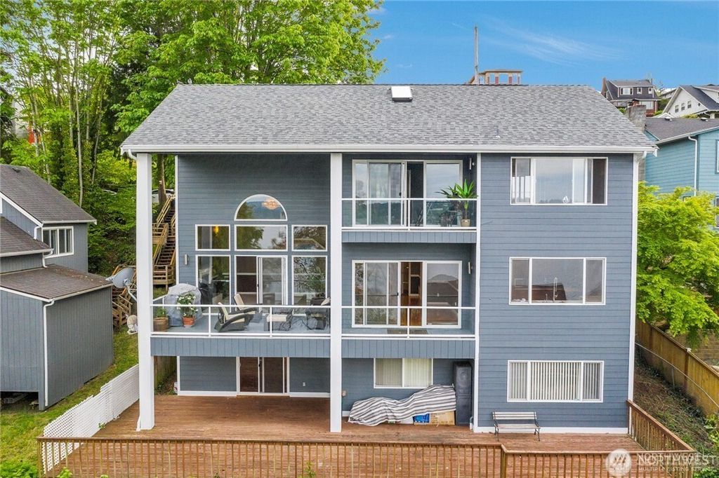 Photo of 9844 arrowsmith Avenue S, Seattle, WA 98118 (MLS # 2414242)