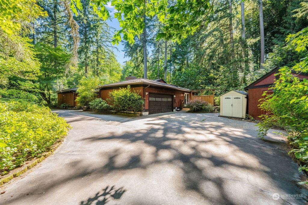 Photo of 19207 200th Avenue NE, Woodinville, WA 98077 (MLS # 2146663)
