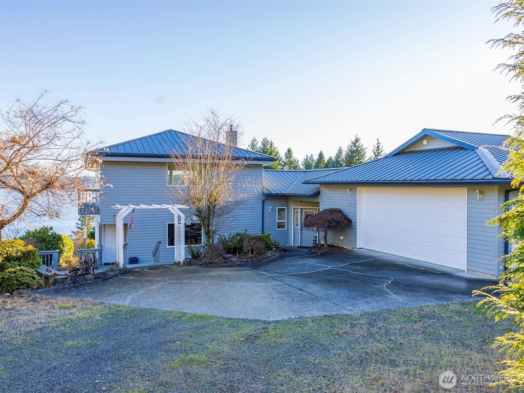 Photo of 81 Seamount Drive, Brinnon, WA 98320 (MLS # 2467548)
