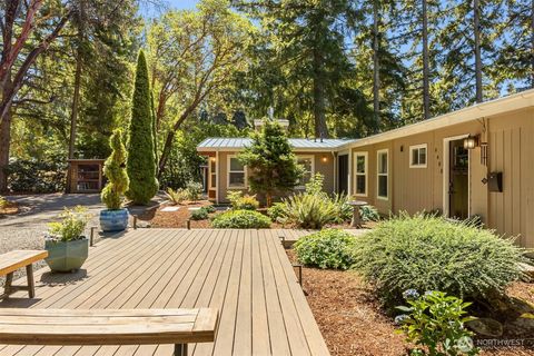 Photo of 9488 Katherine Place NE, Bainbridge Island, WA 98110 (MLS # 2419712)