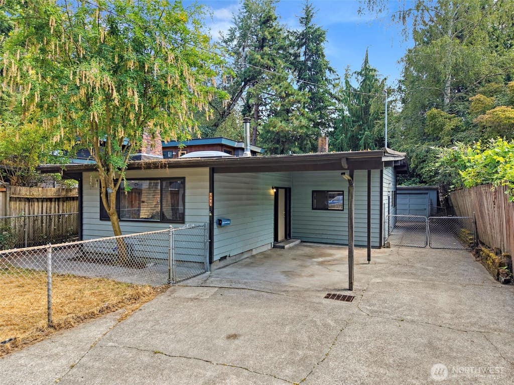 Photo of 2327 NE 92nd Street, Seattle, WA 98115 (MLS # 2563595)