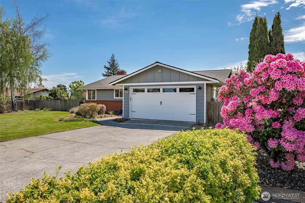 Photo of 2147 Hillside Place, Ferndale, WA 98248 (MLS # 2512506)
