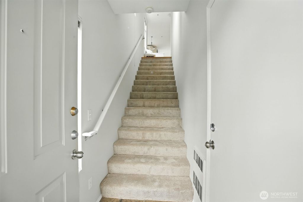 Photo of 723 241st Lane SE, Sammamish, WA 98074 (MLS # 2419505)