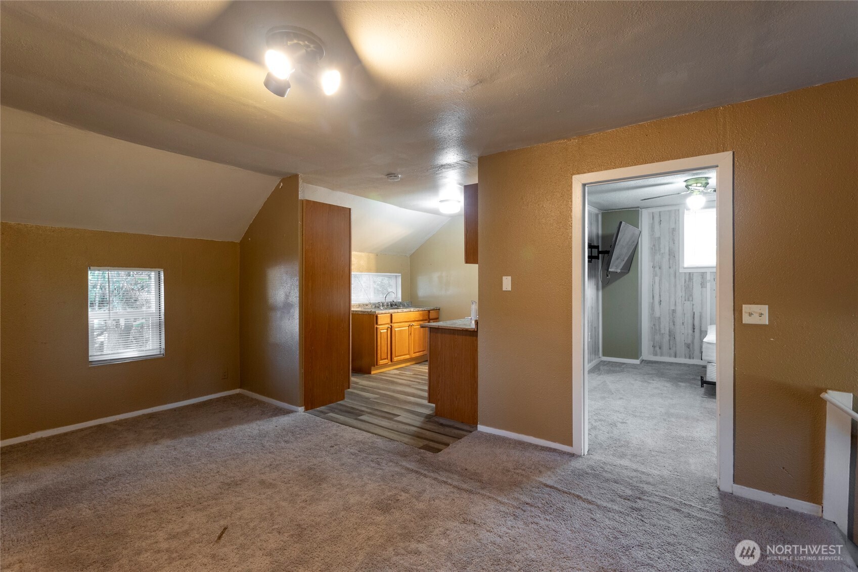 565 McNaught Road S 1 & 2