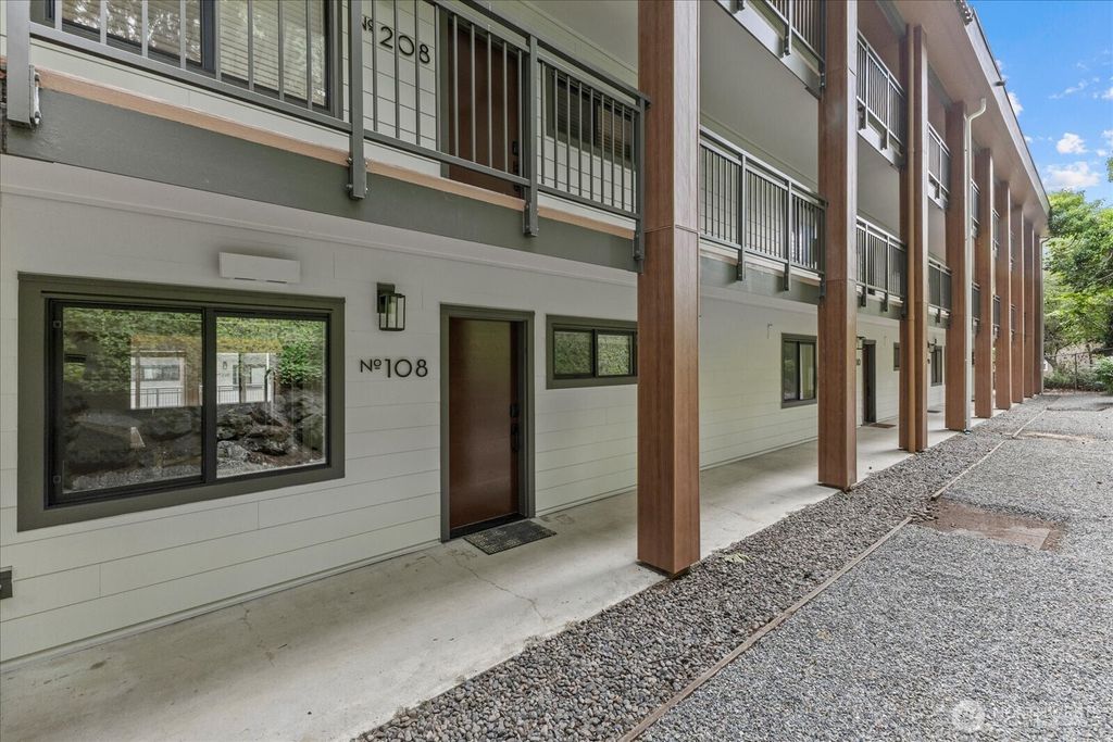 Photo of 130 105th Avenue SE #108, Bellevue, WA 98004 (MLS # 2495840)