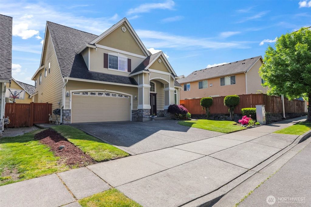 Photo of 36010 11th Avenue SW, Federal Way, WA 98023 (MLS # 2526264)