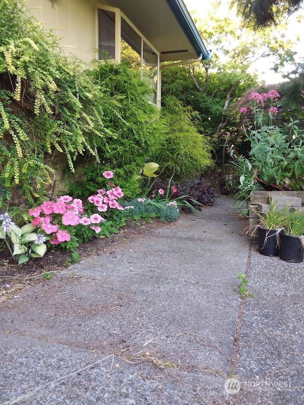 Photo of 223 48th Street SW, Everett, WA 98203 (MLS # 2205869)