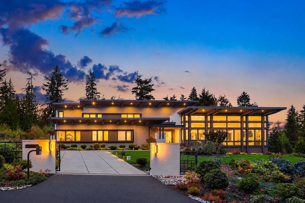 Photo of 27232 SE Grand Ridge Drive, Issaquah, WA 98029 (MLS # 2599521)