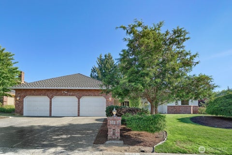 Photo of 527 SW 331ST Street, Federal Way, WA 98023 (MLS # 2561919)