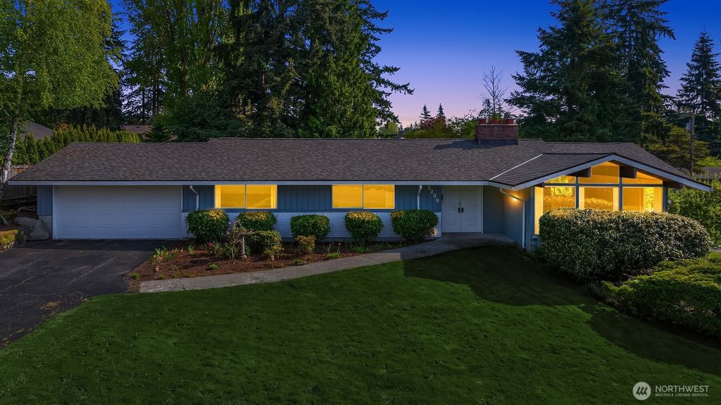 Photo of 8205 SE 71st Street, Mercer Island, WA 98040 (MLS # 2366677)