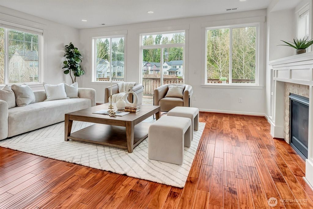 Photo of 1421 246th Avenue NE, Sammamish, WA 98074 (MLS # 2481972)