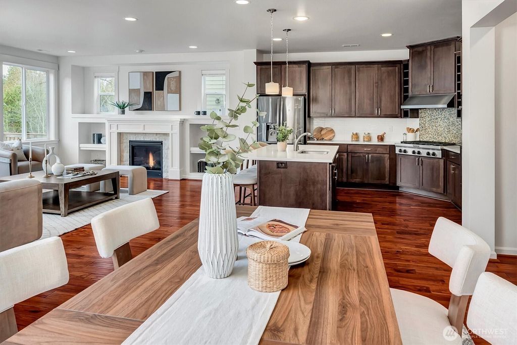 Photo of 1421 246th Avenue NE, Sammamish, WA 98074 (MLS # 2481972)